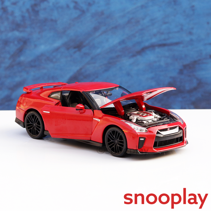 Bburago Original 2017 Nissan GT-R Licensed Diecast Car with Openable Doors | 1:24 Scale Model (14 Years Till Grown Ups)
