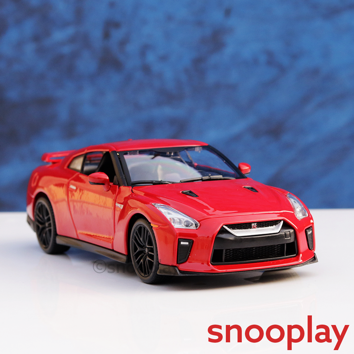 Bburago Original 2017 Nissan GT-R Licensed Diecast Car with Openable Doors | 1:24 Scale Model (14 Years Till Grown Ups)