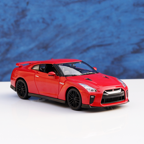 Bburago Original 2017 Nissan GT-R Licensed Diecast Car with Openable Doors | 1:24 Scale Model (14 Years Till Grown Ups)