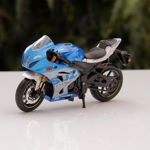 Bburago Original Suzuki GSX-R1000 R 2021 Licensed Diecast Bike | 1:18 Scale Model (14 Years Till Grown Ups)