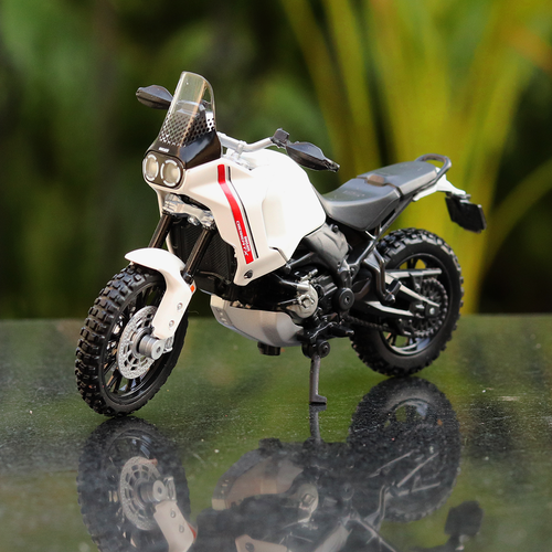 Maisto Original Licensed Ducati DesertX Diecast Bike | 1:18 Scale (14 Years till Grown Ups)