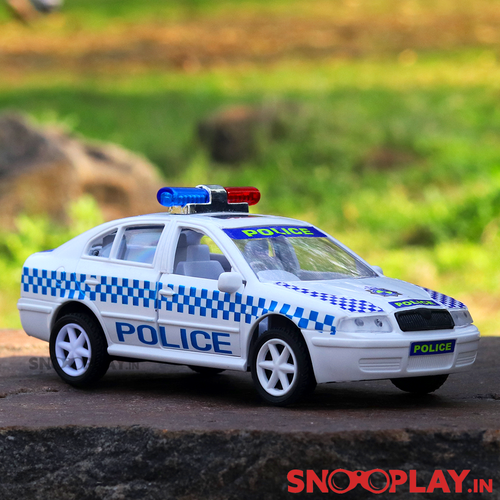 Centy Skuba Hot Pursuit UK Police Pullback Toy Car (3-6 Years)
