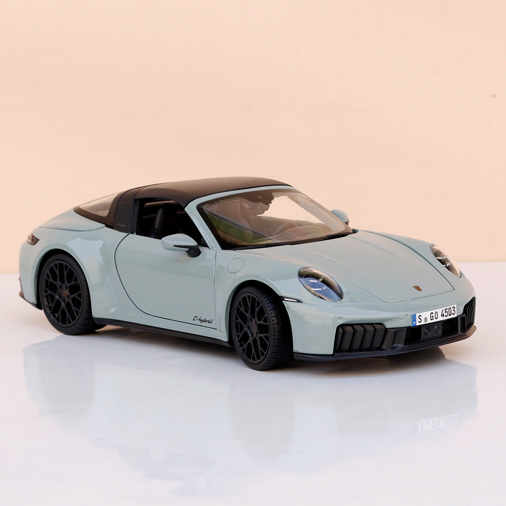 Maisto Original Porsche 911 Targa 4 GTS (992.2) Licensed Diecast Car | 1:18 Scale (14 Years till Grown Ups)