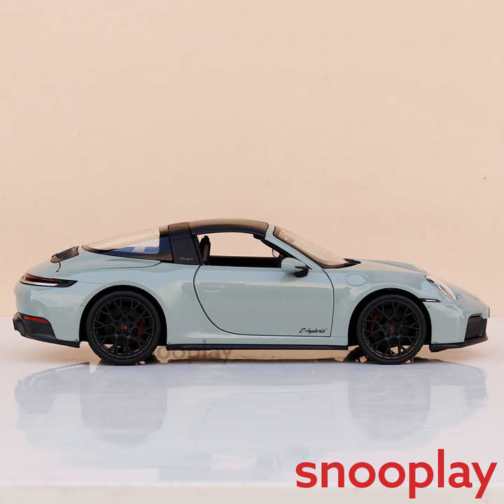 Maisto Original Porsche 911 Targa 4 GTS (992.2) Licensed Diecast Car | 1:18 Scale (14 Years till Grown Ups)