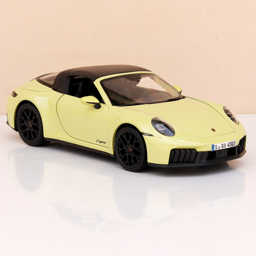 Maisto Original Porsche 911 Targa 4 GTS (992.2) Licensed Diecast Car | 1:18 Scale (14 Years till Grown Ups)