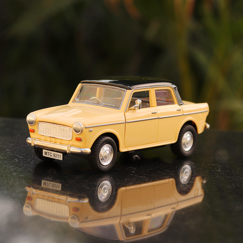 Centy Resembling Queen 70's Classic Ambassador Diecast Car- Pull Back & Openable Doors (3 Years till Grown Ups)