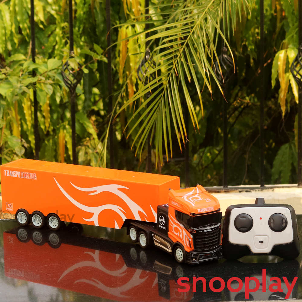 RC Transport Tanker Truck with Movable Driver's Cabin (1:16 Scale) - Assorted Colours