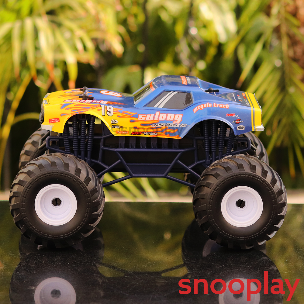 Remote Controlled Monster Truck with Oversized Tires (Scale 1:14)