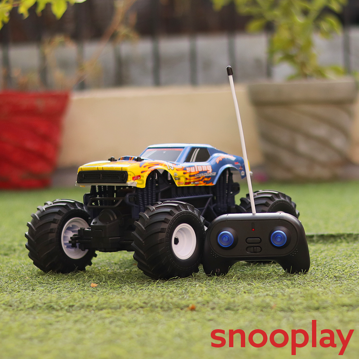 Remote Controlled Monster Truck with Oversized Tires (Scale 1:14)