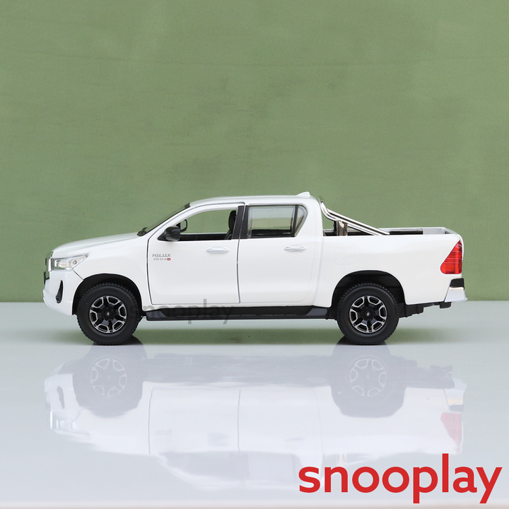 Maisto Original Toyota Hilux Licensed Diecast Car | 1:27 Scale (14 Years till Grown Ups)