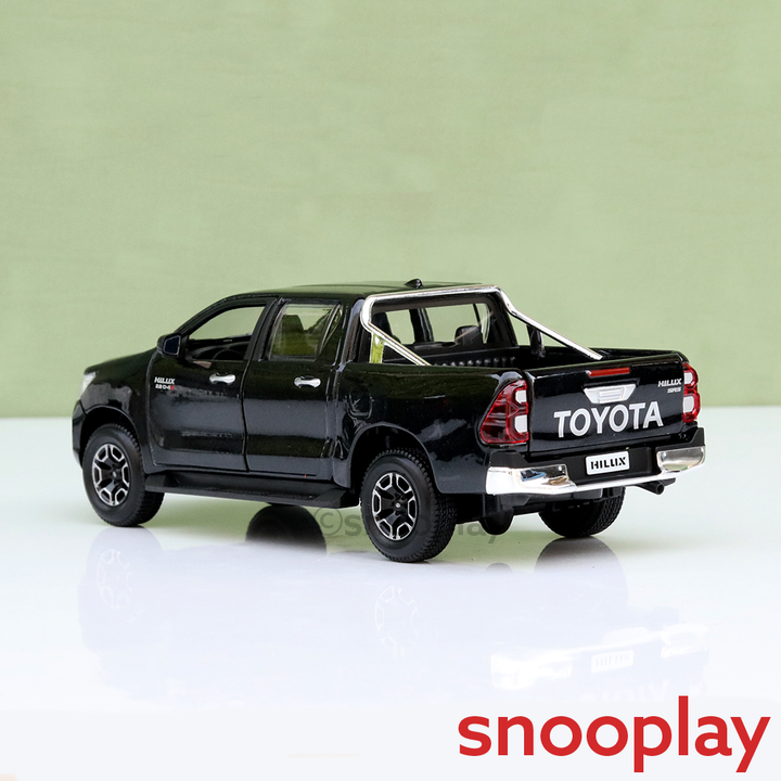 Maisto Original Toyota Hilux Licensed Diecast Car | 1:27 Scale (14 Years till Grown Ups)