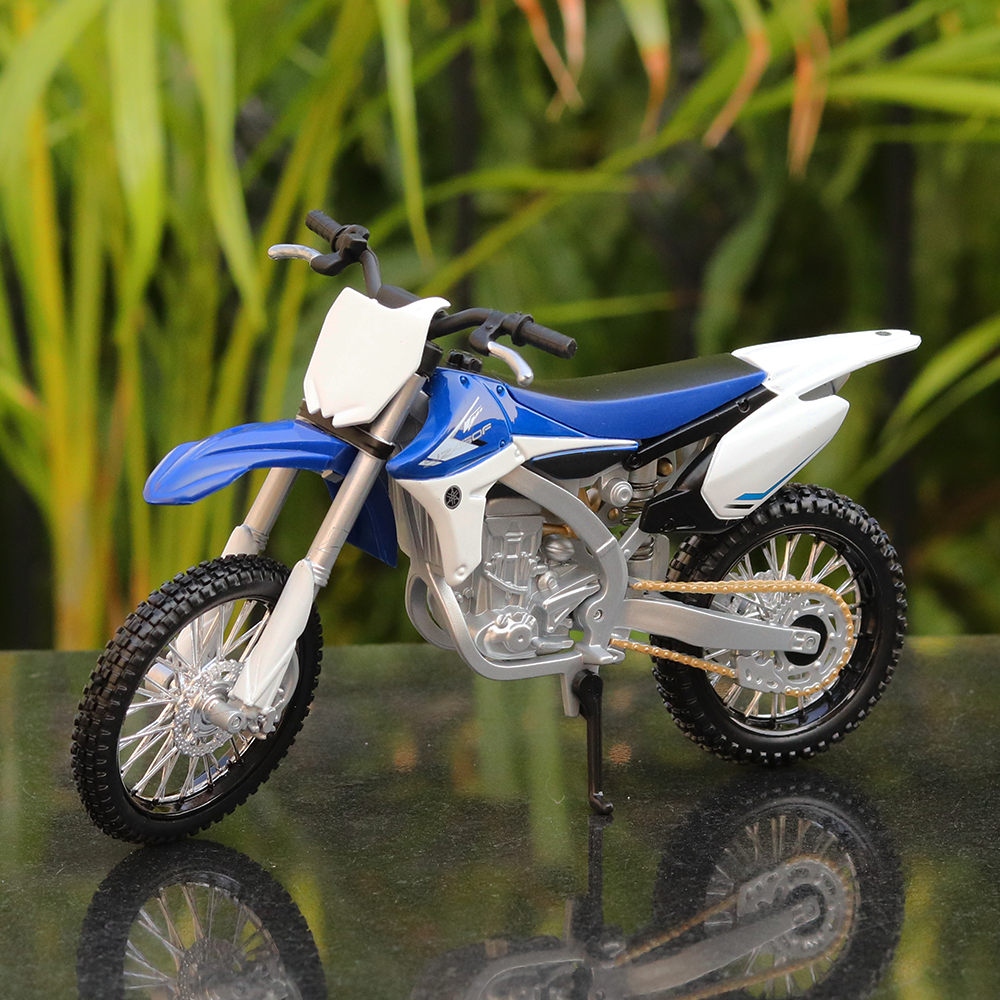 Original Licensed Diecast Yamaha YZ450F Toy Bike with Movable Stand Geer (1:12 Scale)