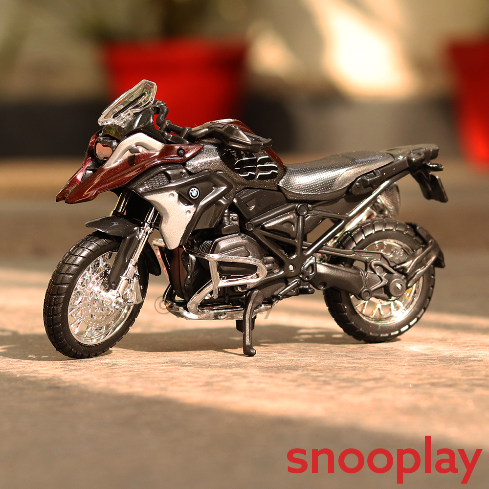 Original Licensed Diecast BMW R 1200 GS 2017 Toy Bike (1:18 Scale)