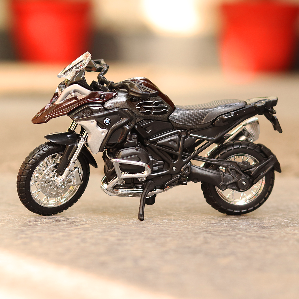 Original Licensed Diecast BMW R 1200 GS 2017 Toy Bike (1:18 Scale)