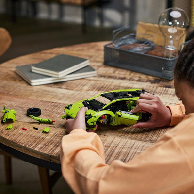 LEGO Lamborghini Huracán Tecnica (806 Pieces)