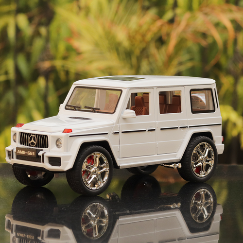 SMS Play & Smile Resembling Mercedes G Class Diecast Car with Openable Parts, Light & Sound | 1:24 Scale | Assorted Colors (3 Years till Grown Ups)