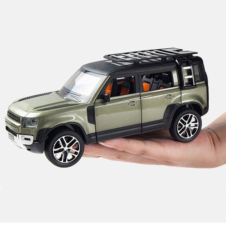 1:24 Defender Die Cast Metal Light & Sound (Multicolor)