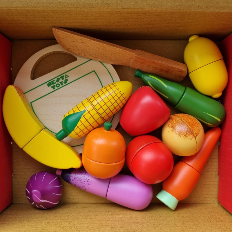 15 Pieces Wooden Magnetic Vegetables and Fruits Pretend Play Set (2-7 Years) SDD