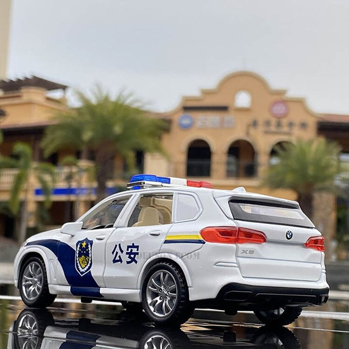 Resembling 1:32 Alloy Metal Pull Back Die-Cast Car Police (Multicolor)