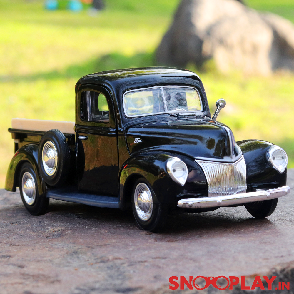 1940 Ford PickUp Diecast Car Scale Model (1:24 Scale) Vintage Car