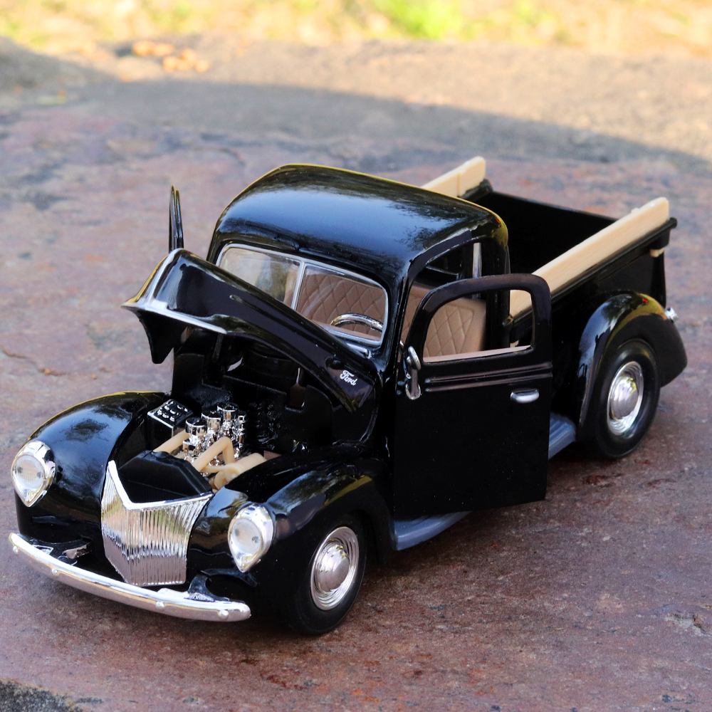 1940 Ford PickUp Diecast Car Scale Model (1:24 Scale) Vintage Car