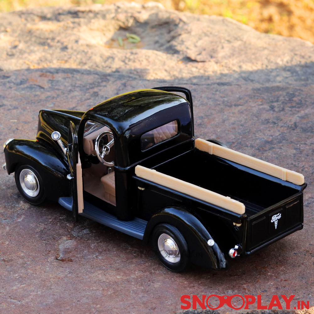 1940 Ford PickUp Diecast Car Scale Model (1:24 Scale) Vintage Car