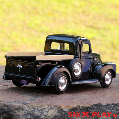 1940 Ford PickUp Diecast Car Scale Model (1:24 Scale) Vintage Car