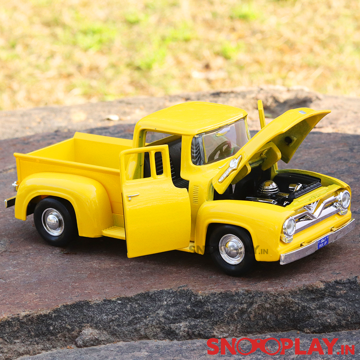 1955 Ford F-100 PickUp Truck Diecast Car Scale Model (1:24 Scale) Vintage Car