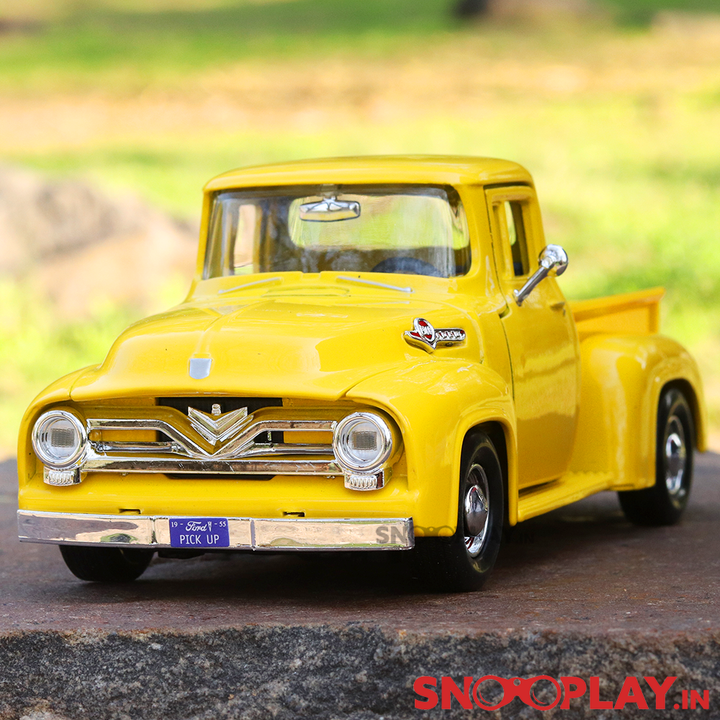 1955 Ford F-100 PickUp Truck Diecast Car Scale Model (1:24 Scale) Vintage Car