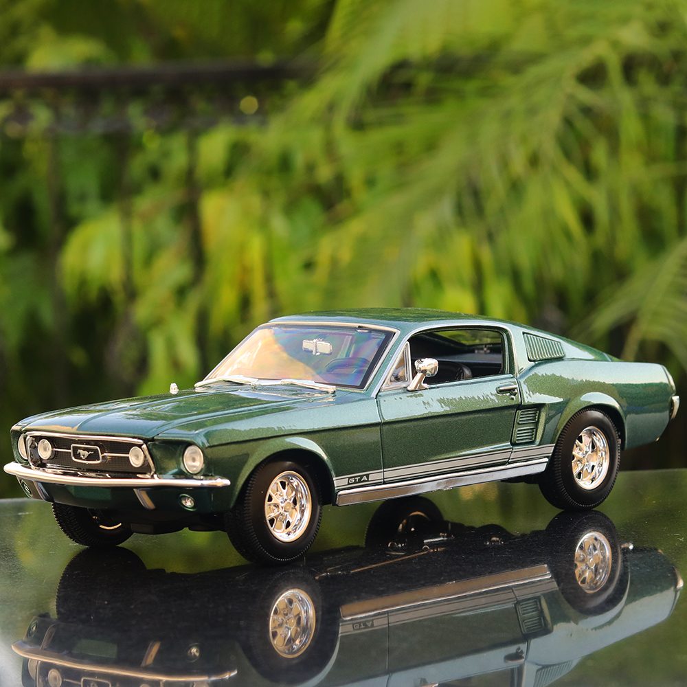 1967 Ford Mustang GTA Fastback Diecast Car Model (1:18 Scale)