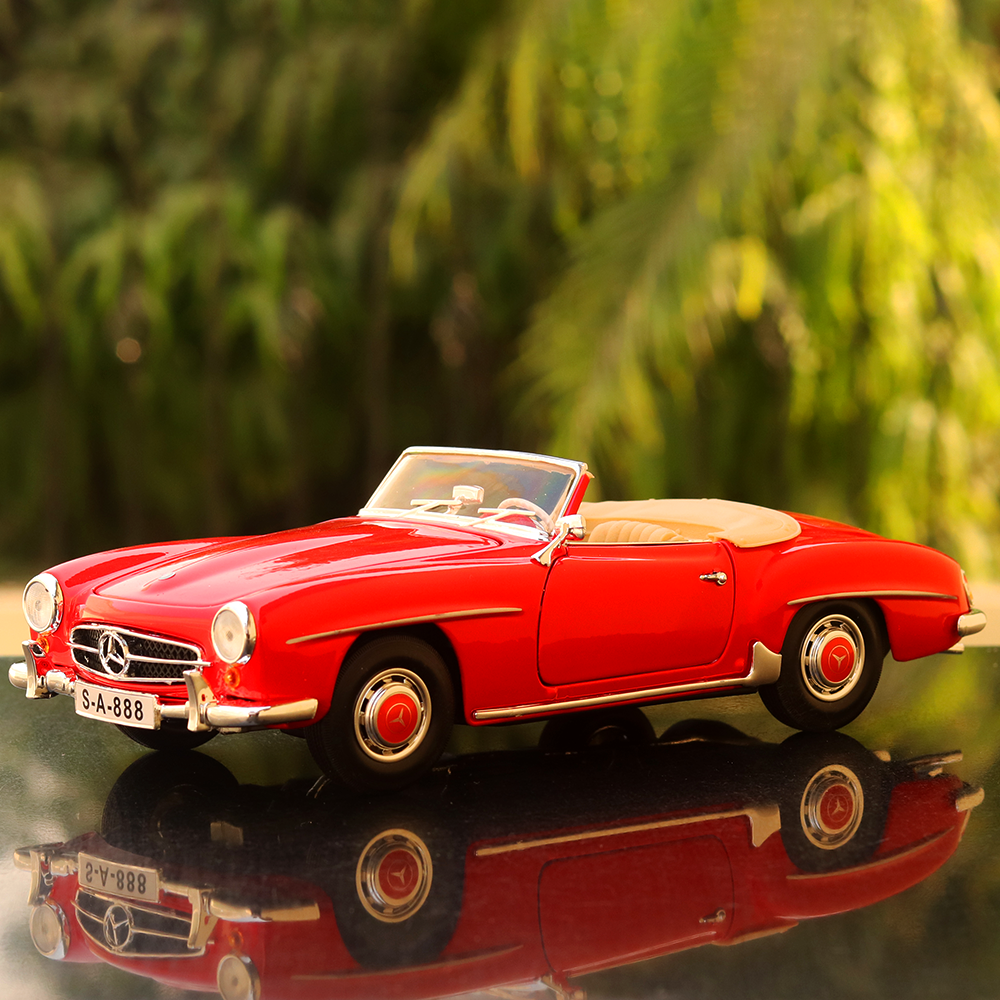 Licensed 1955 Mercedes-Benz 190SL Diecast Car Model (1:18 Scale)