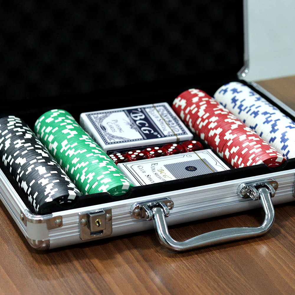 200 Pieces Poker Set with Briefcase