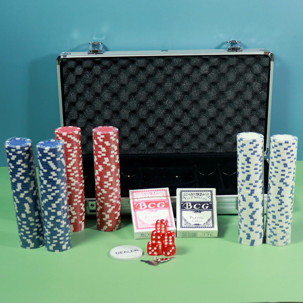 300 Pieces Poker Set with Briefcase google image