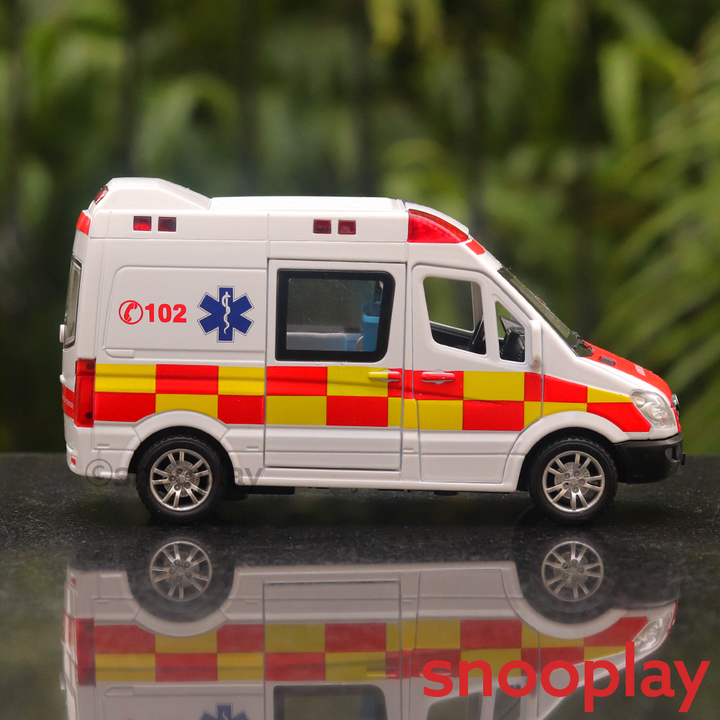 Diecast Ambulance - Simulation Sound & Light Pull Back Toy Car (1:32 Scale)