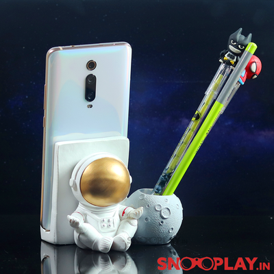 Astronaut pen stand with phone holder