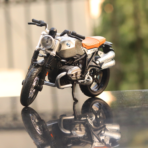 Maisto Original BMW R NineT Scrambler Diecast Bike Scale Model (1:18 Scale)