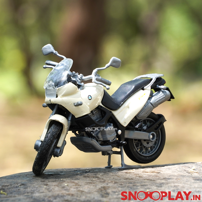 The BMW F650 ST diecast model bike, perfect gift for all the diecast bikes and BMW lovers.