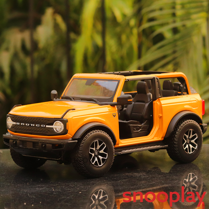 Licensed 2021 Ford Bronco Badlands Diecast Car Model (1:18 Scale)