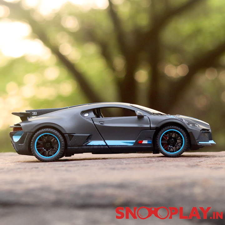 Supercar Diecast Scale Model (3214) resembling Bugatti Divo (comes with light & sound) - Assorted Colors (Scale 1:32)