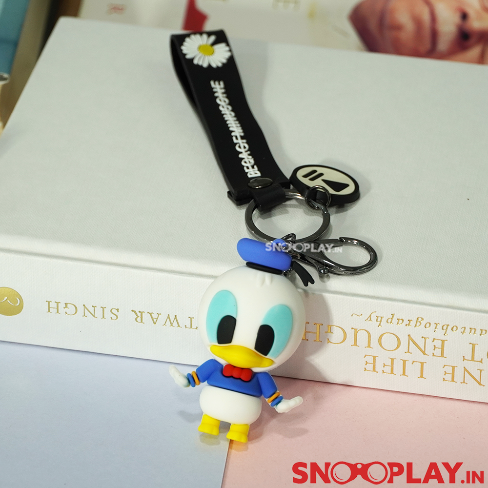 3D Donald duck keychain with lobster clasp hook and band.