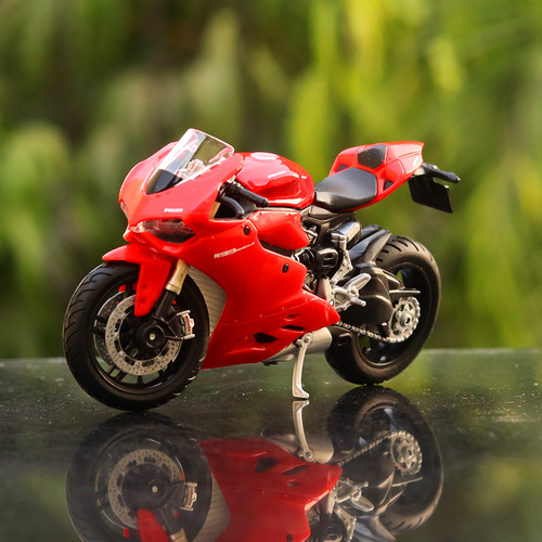 Original Ducati 1199 Panigale Licensed Diecast Bike | 1:18 Scale Model (14 Years till Grown Ups)