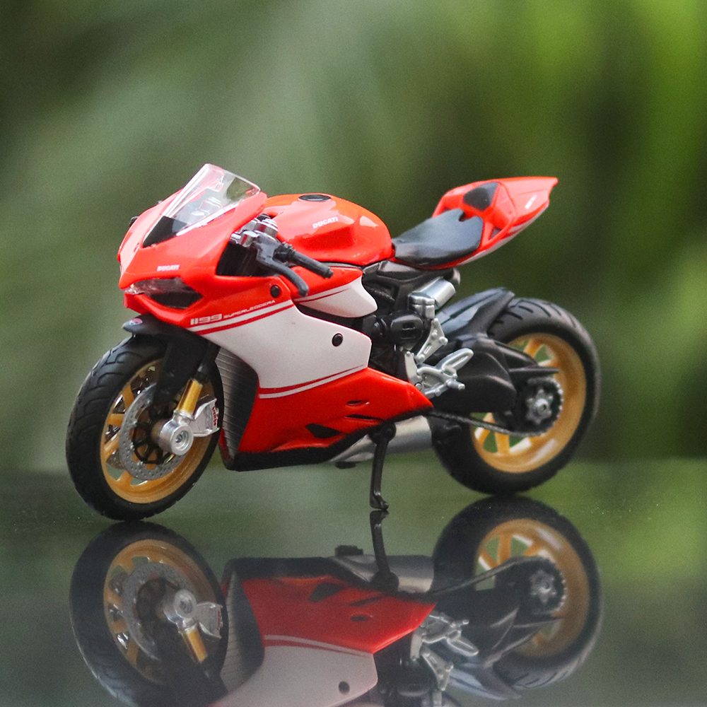 Ducati 1199 Superleggera Diecast Bike Scale Model (1:18 Scale)