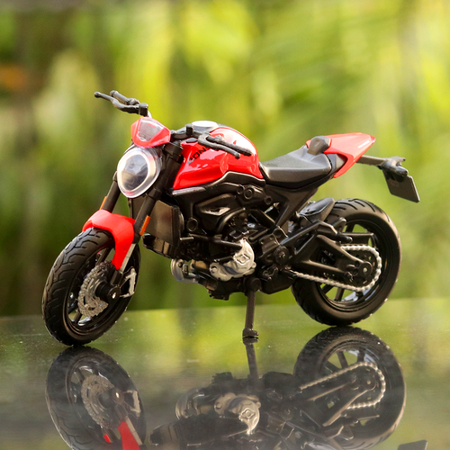 Maisto Original Licensed Ducati Monster 2021 Diecast Bike | 1:18 Scale (14 Years till Grown Ups)