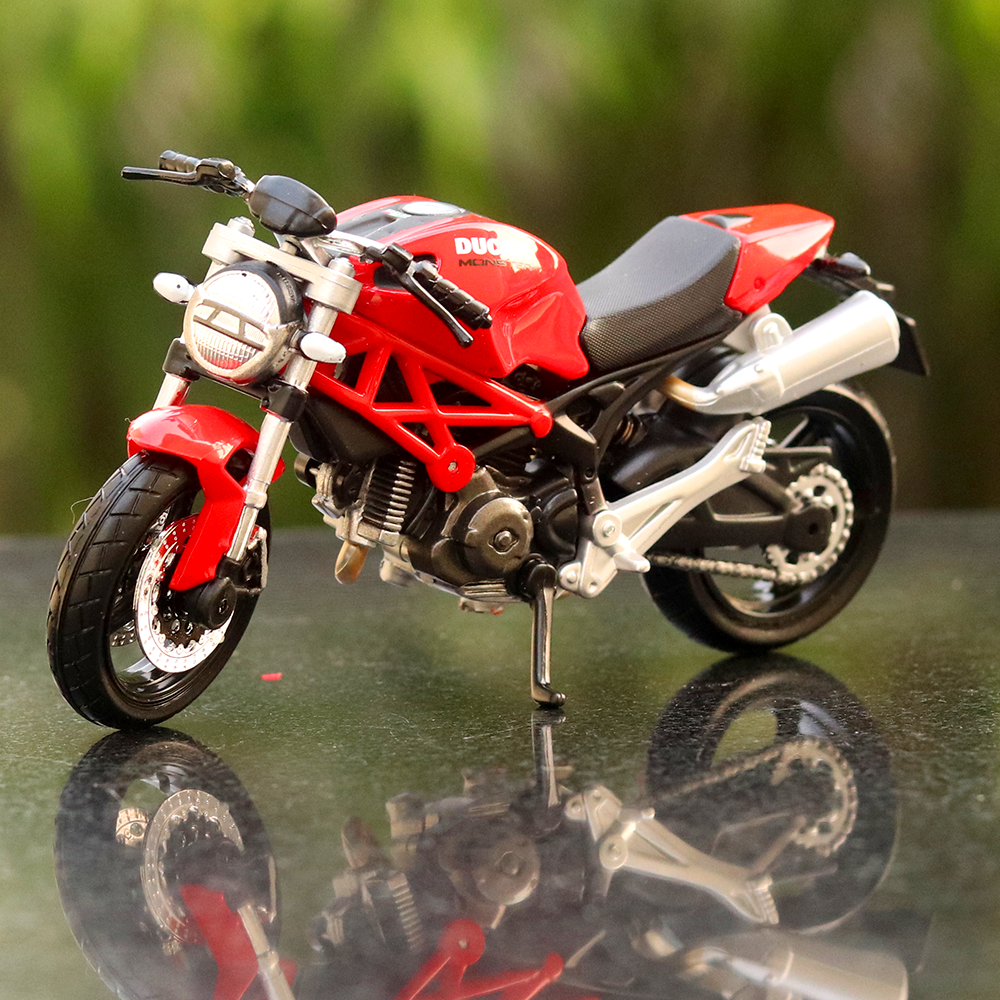 Original Licensed Ducati Monster 696 Diecast Bike 1:18 Scale (14 Years  till Grown Ups)