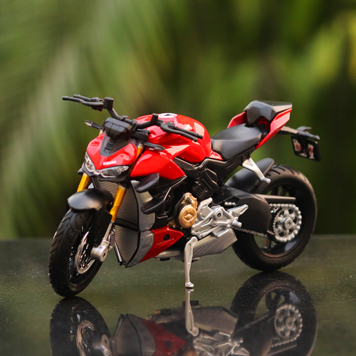 Maisto Licensed Ducati Super Naked V4s Diecast Bike Model (1:18 Scale)