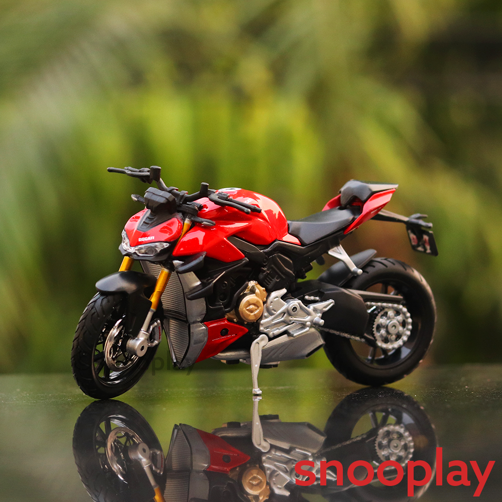 Maisto 1:18 Scale Ducati Super Naked V4S Motorbike Model - Highly Detailed Collectible