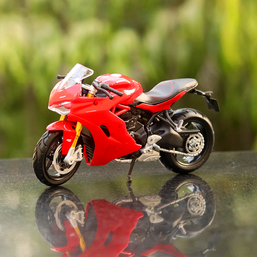 Resembling Ducati Supersport S Diecast Bike | 1:18 Scale (14 Years till Grown Ups)