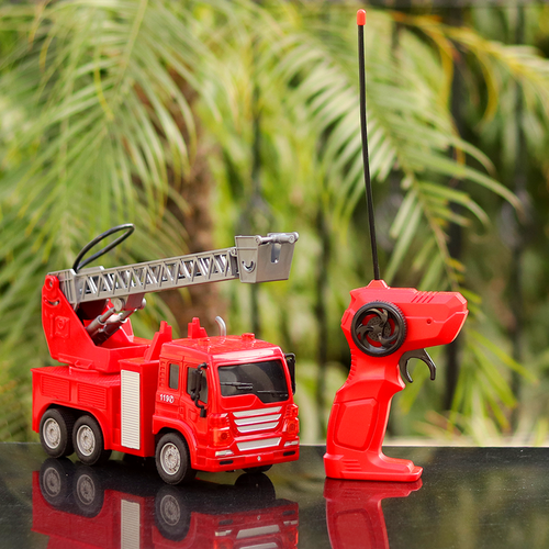 Remote Control Moka Fire Truck with Spray Effect, Siren Sound, Manual Ladder Features (5-12 Years)