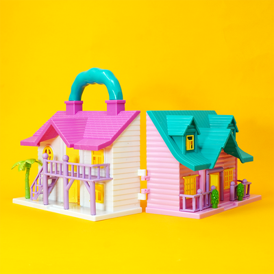 A whole lot of fun, this Family Welcome House playset will make you want to play as well. Don't blame us! Play with the beautiful Family Welcome House playset however you like