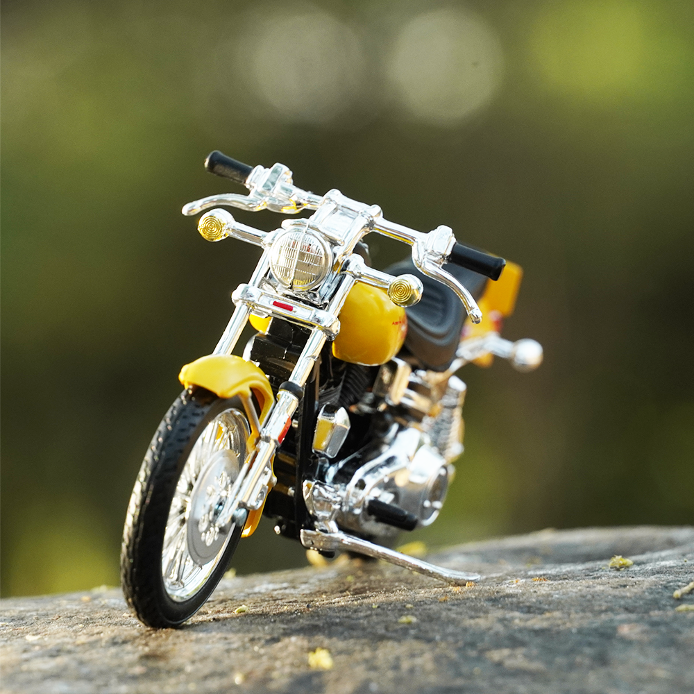 1977 FXS Harley Davidson Diecast Bike Scale Model (1:18 Scale)